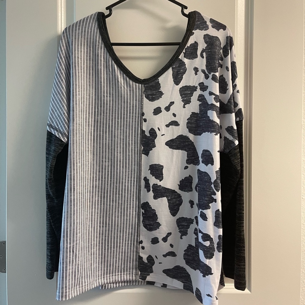 Boutique animal print v-neck top. (Never worn)